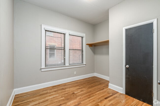1BR, 1BA - 567SF - Bedroom