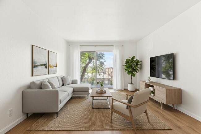 Building Photo - Modern 1-Bed w/ Balcony & Views Near Piedmont