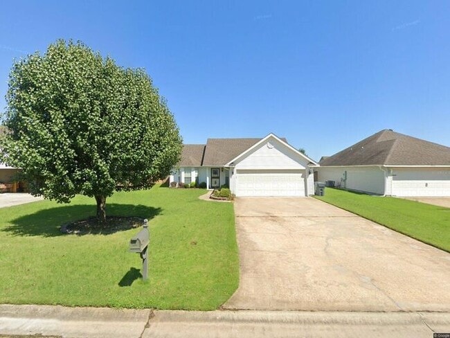 Building Photo - Beautiful 3 bed /2 bath home - Nettleton school district has a fenced back yard and 2-car garage