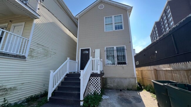 Photo - 216 N South Carolina Ave Casa
