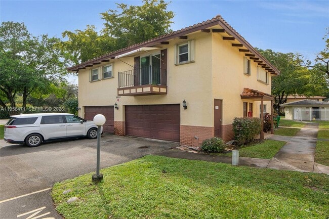 Building Photo - 8800 NW 30th St Unit 11-4