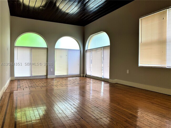Photo - 176 NE 46th St