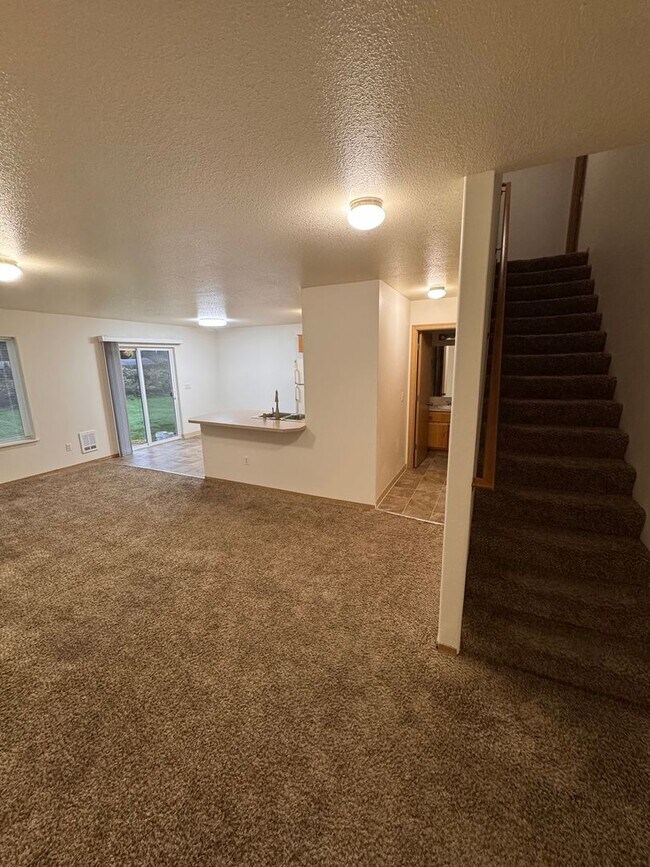 Photo - Spacious 3-Bed, 2.5-Bath Duplex for Rent in Longview