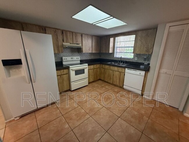 Photo - 113 S Deerwood Ave