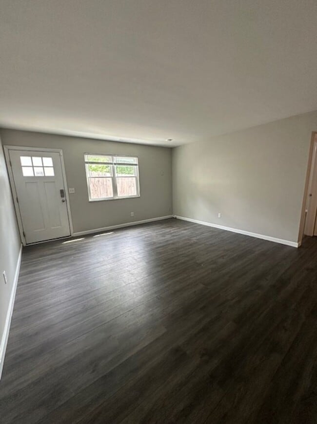 Building Photo - 2661 Medary Ave Unit #2