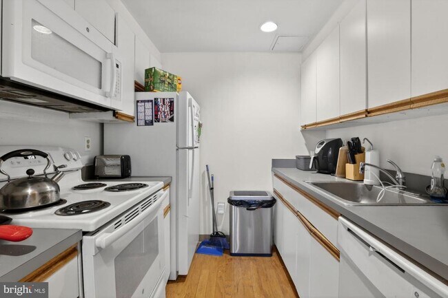 Building Photo - 1601 Spring Garden St Unit 501