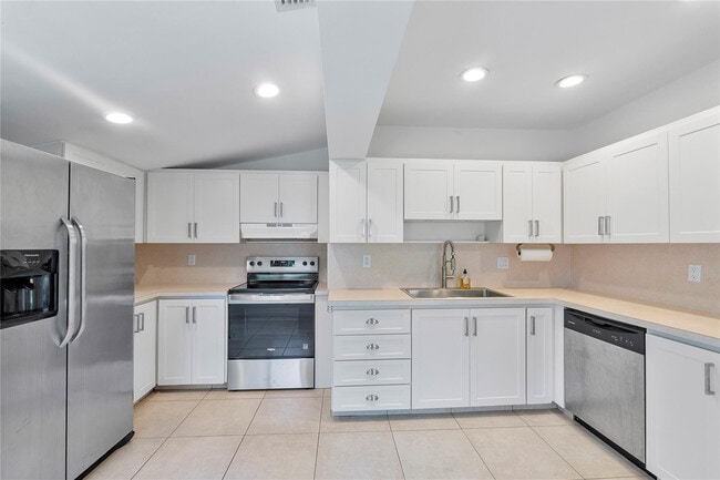 Photo - 931 SW 21st Ct