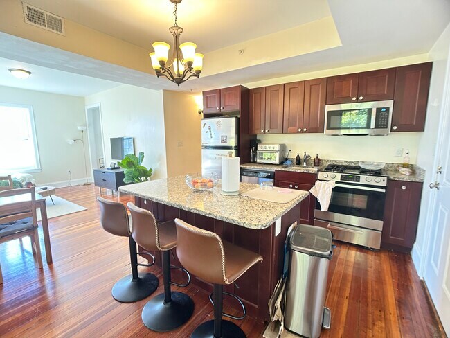 Building Photo - 107 Fisher Ave Unit 3