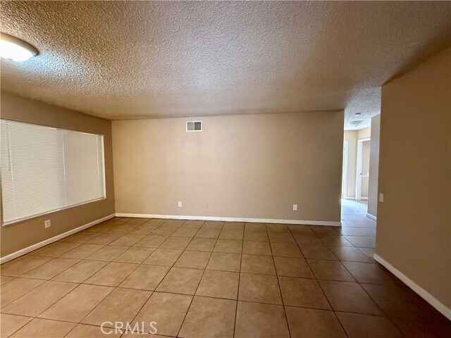 Photo - 724 E Ave J 4