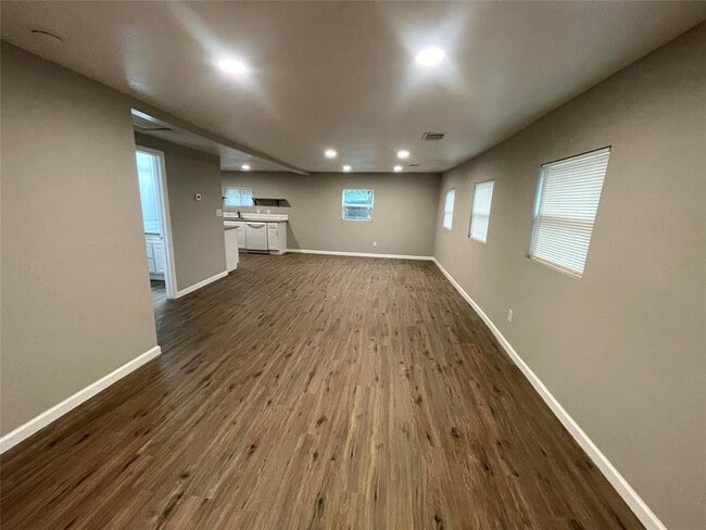 Photo - 723 Pecan Ln