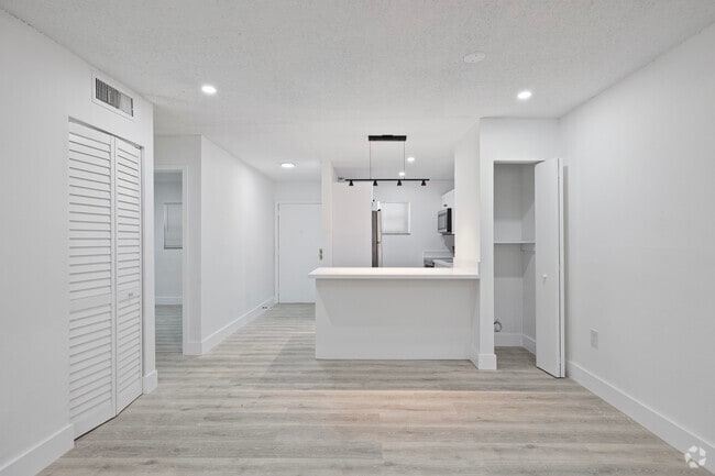 2 BR 2 BA 932 SQ FT - Kitchen