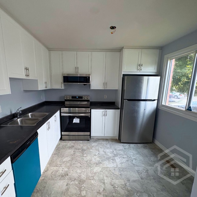 Photo - 3-Bedroom Townhouse in Woodstock!! Unit 3