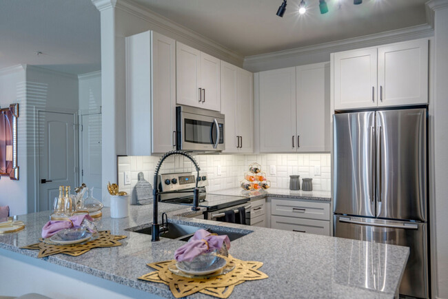 Building Photo - Duo West Champions Rental
