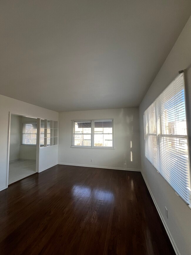 Photo - 2610-2612 Santa Monica Blvd