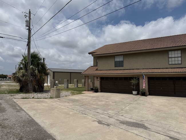 Photo - 737 Lago Vista Dr