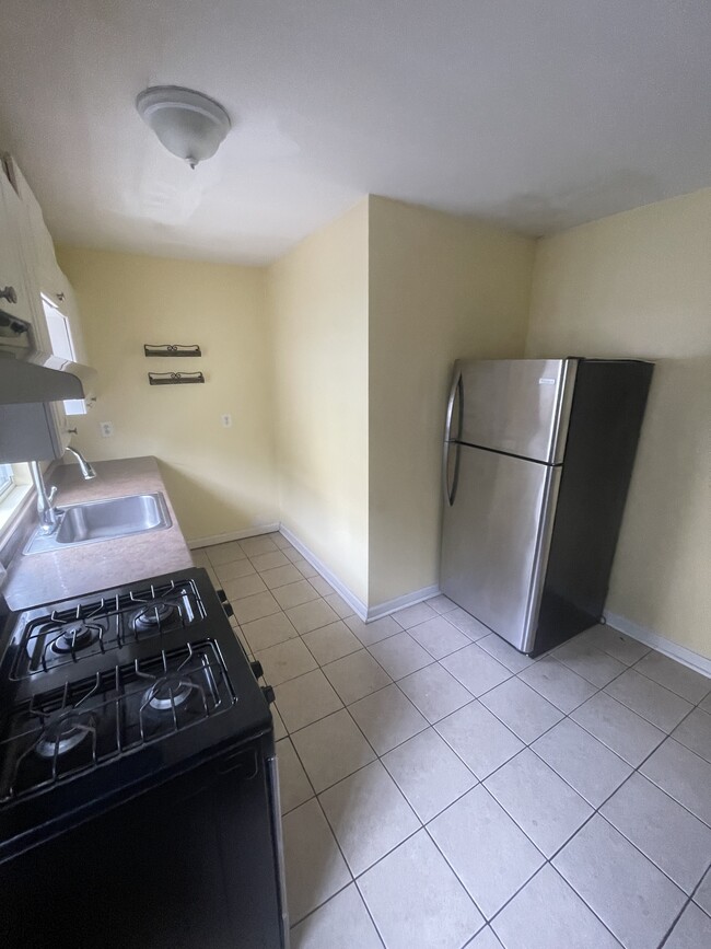 Photo - 815 Livingston St