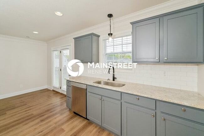 Photo - 3 Bedroom Pet-Friendly Home in KNOXVILLE, TN with Main Street Renewal