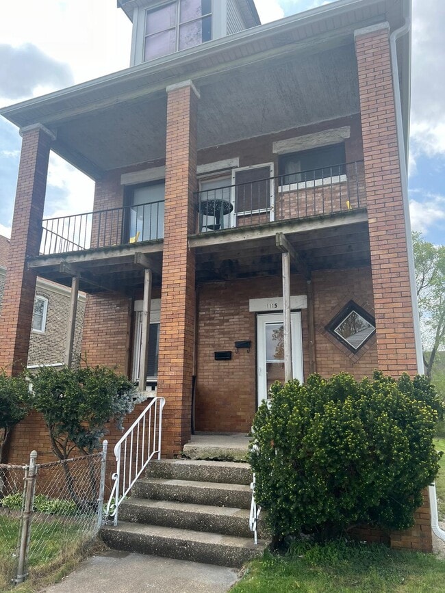 Photo - 1115 W 150th St