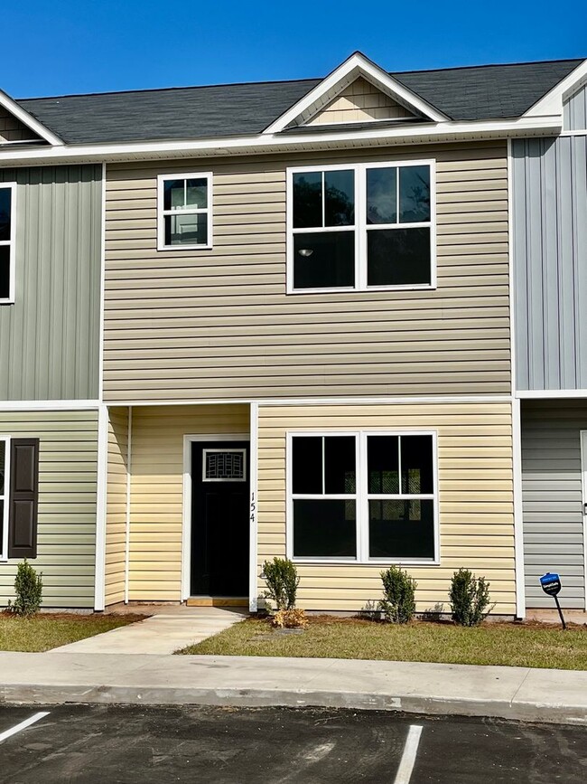 1/2 OFF FIRST MONTHS RENT Townhome in Holl... - 1/2 OFF FIRST MONTHS RENT Townhome in Holl...