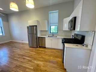 Stunning 2 bed 1 bath located in the heart... - Stunning 2 bed 1 bath located in the heart... Apartment Unit 304