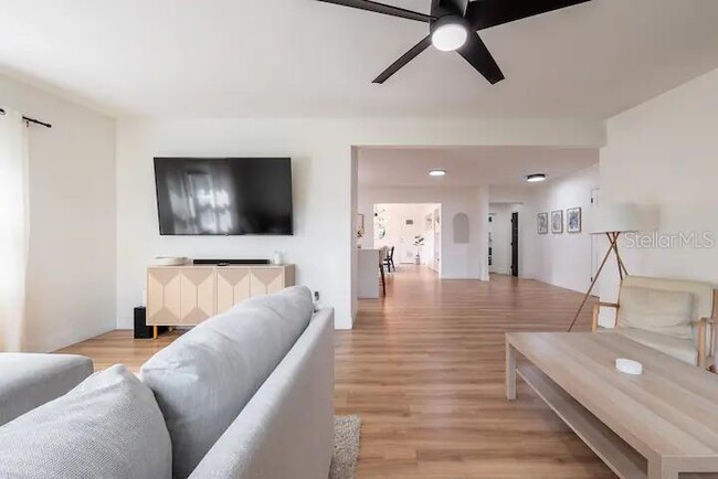 Photo - 430 Stimson St