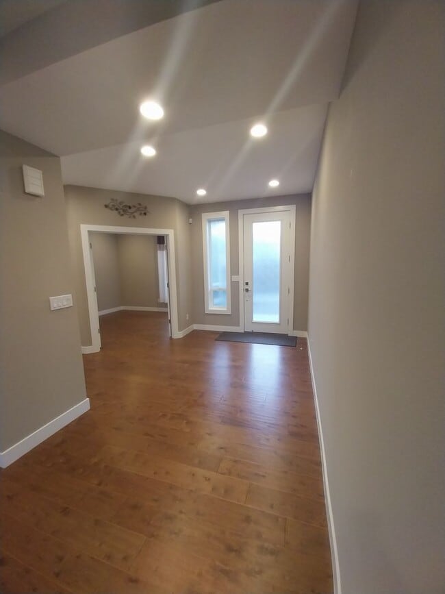 Photo - Amazing 4 beds/ 2.5 baths house in North Benson Hill/Renton.