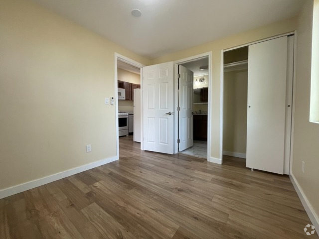 Building Photo - 1526 E McKinley St Rental