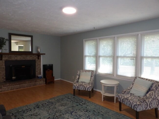 Photo - 917 9th Ave S