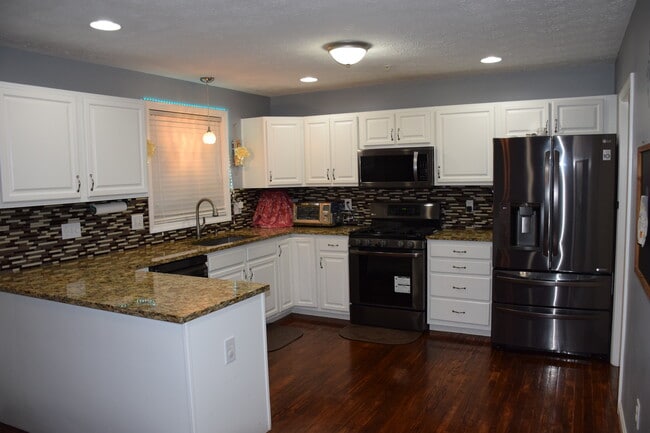 Kitchen - 27 Georgetown Dr