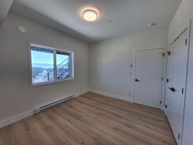 2303 Hudson Ter Unit Suite