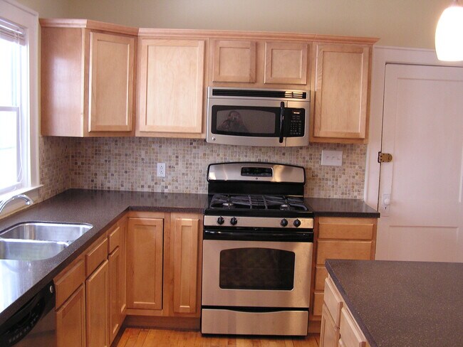 Photo - 425 Roosevelt Ave