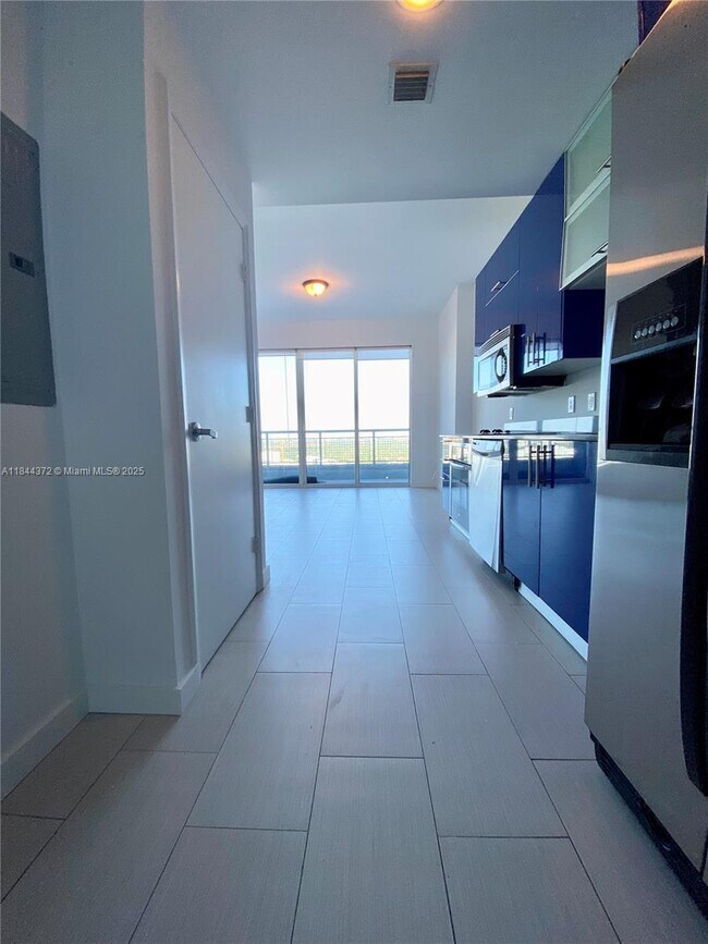 Building Photo - 60 SW 13th St Unit 1809 Rental
