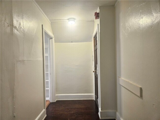 Photo - 614-618 E State St