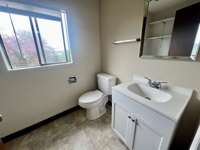 Photo - 2090-2102 Unit 2102