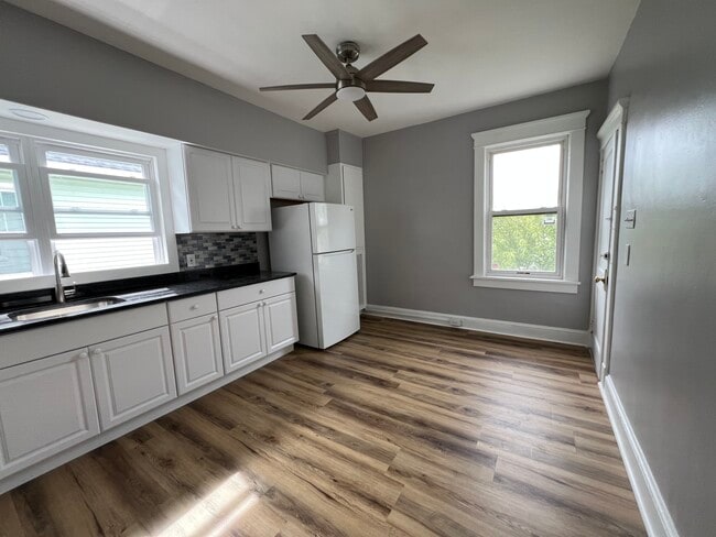 Photo - 410 Cedar Ave