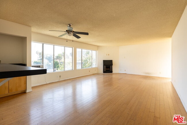 Photo - 1033 6th St Unit 310