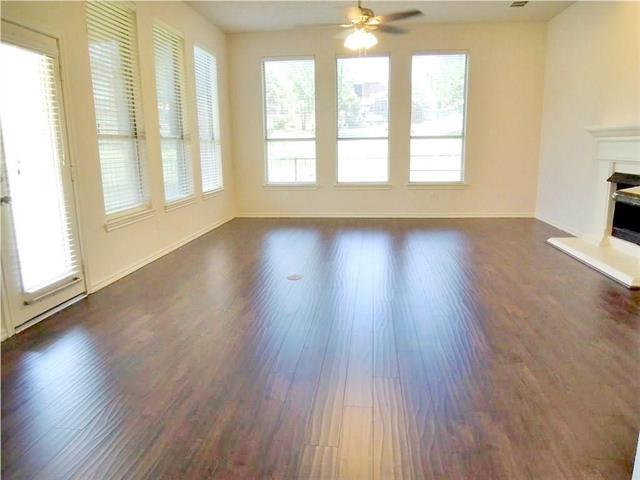 Photo - 160 Fallkirk Dr