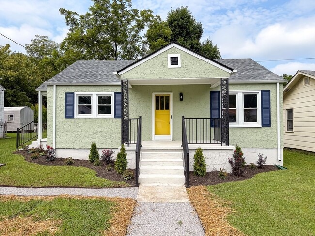 825 Henderson Ave