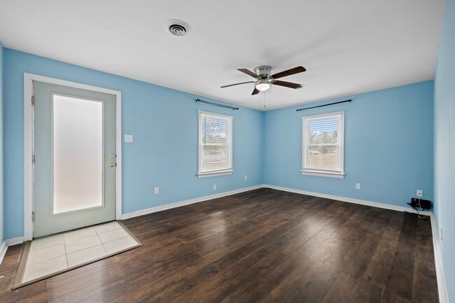 Photo - 2 Bedroom, 1 Bath Rental in North Chesterfield ***Available Early May***