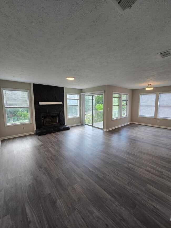 Photo - 1021 Wood Creek Dr