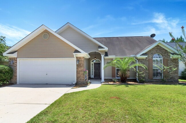 Building Photo - 3 Bed/2 Bath Home in Main Street!