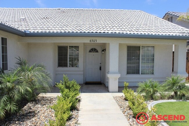 Photo - 4-Bedroom Home Near Shopping Center In Sou...