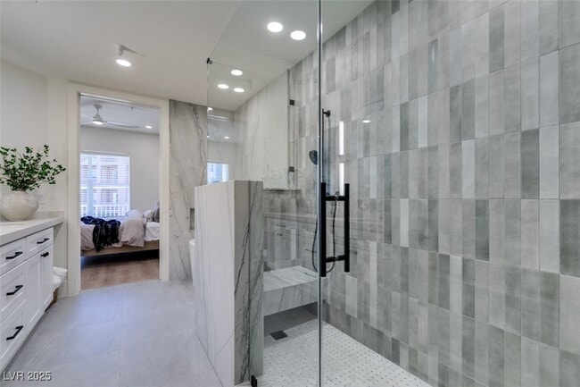 Building Photo - 32 E Serene Ave Unit 207