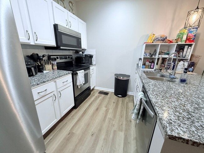 Photo - 4BD/4BA FURNISHED ROWANDALE UNIT