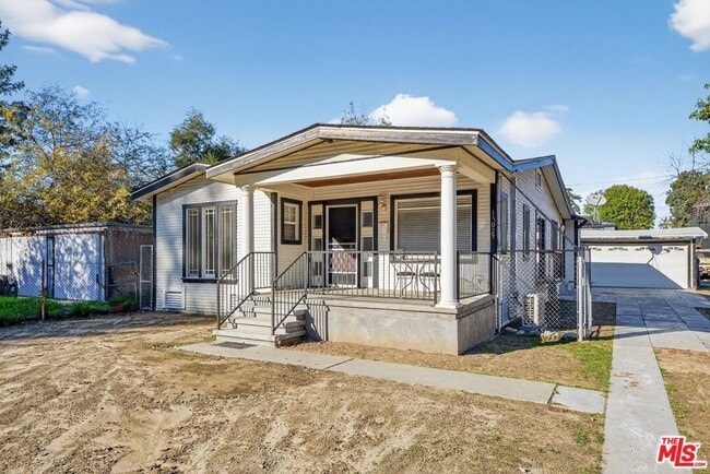 Photo - 11029 Sarah St