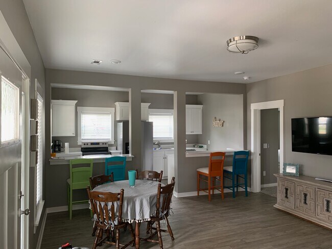 Dining/Kitchen - 400 E Twin Springs St Unit 1