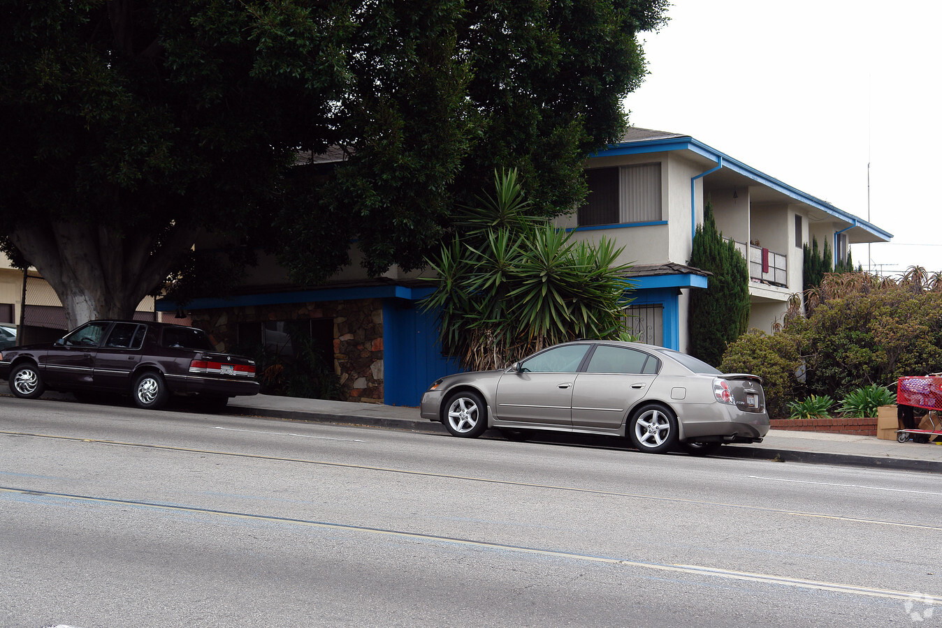 917 Centinela Ave - 917 Centinela Ave Apartments