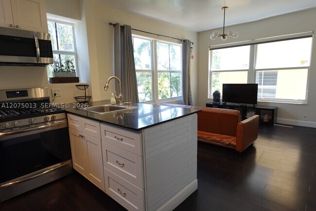 Photo - 1320 Drexel Ave Unit 200