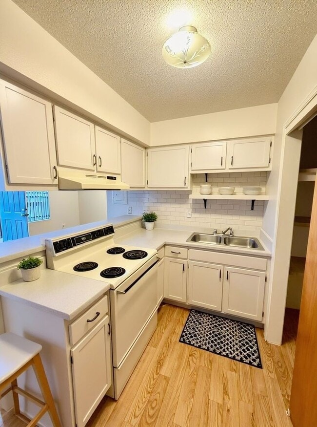 Photo - FREE UTILITIES!! GREAT VIBES!!