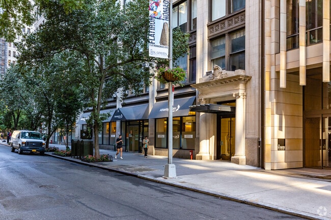 21 E 22nd St - 21 E 22nd St